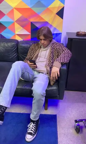 The Kid Laroi’s Outfit in Gucci Jacket, Levi’s Jeans & Converse Sneakers (2021)
