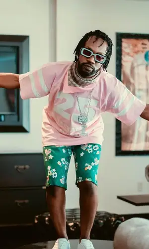 Juicy J wearing Gucci scarf