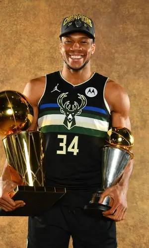 Giannis Antetokounmpo wearing Jordan jersey
