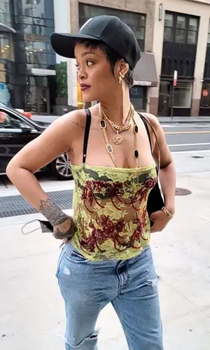 Rihanna wearing Gucci bag