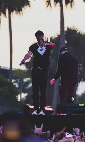 Ski Mask The Slump God’s Outfit in Comme Des Garcons T-Shirt, Rick Owens Jeans & Gucci Belt (2021)