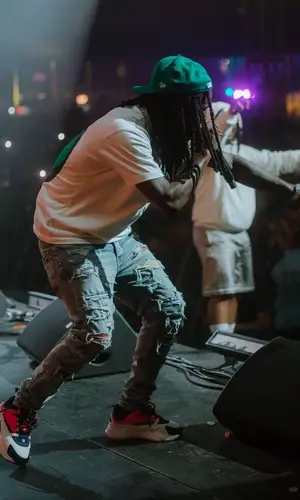 Chief Keef wearing Seventh Heaven t-shirt