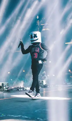 Marshmello’s Outfit in Chicago Bulls Jersey, Amiri Jeans & Marshmello Merch (2021)