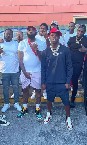 Yung Bleu’s Outfit in Under Armour Sweatshirt, Giuseppe Zanotti Sneakers & New Era Cap (2021)