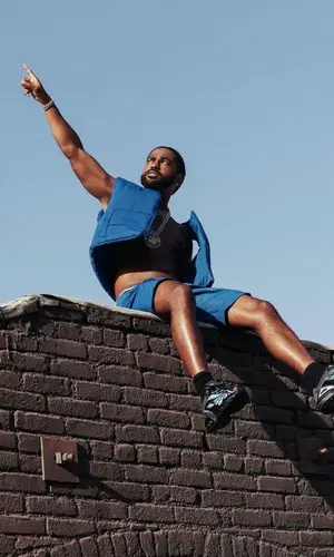 Big Sean’s Outfit in Warburton Shorts, Nike Sneakers & Skepta Merch (2021)