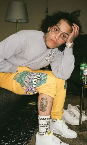 Lil Skies wearing Nike sneakers