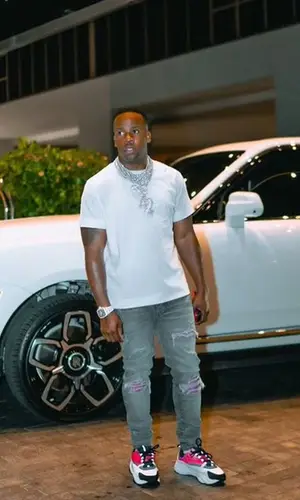 Yo Gotti’s Outfit in Hanes T-Shirt, Amiri Jeans & Dior Sneakers (2021)