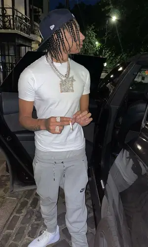 Digga D’s Outfit in Nike Pants & New Era Cap (2021)