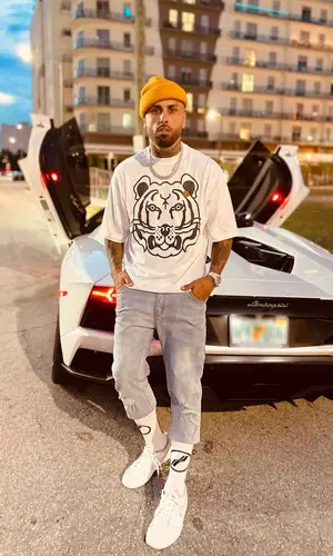 Nicky Jam wearing Kenzo t-shirt