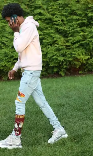 A Boogie Wit Da Hoodie wearing Hermes belt