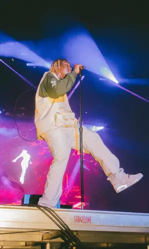 Don Toliver wearing Jordan pants