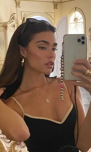 Madison Beer’s Outfit in Dmy By Dmy Eyewear, Jennifer Fisher Jewelry & BooHoo (2021)