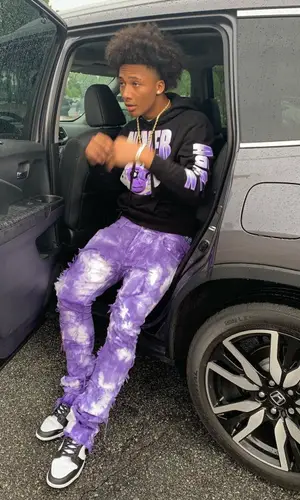 Mikey’s Outfit in Never Broke Again Hoodie, Valabasas Jeans & Nike Sneakers (2021)