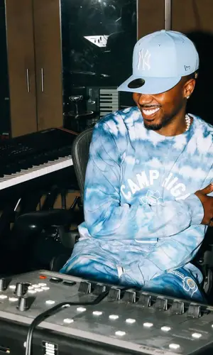 Metro Boomin wearing New Era hat
