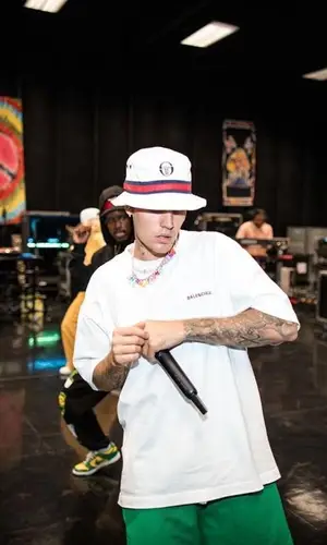 Justin Bieber wearing Sergio Tacchini hat