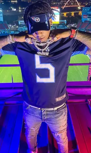 Moneybagg Yo wearing Nike jersey