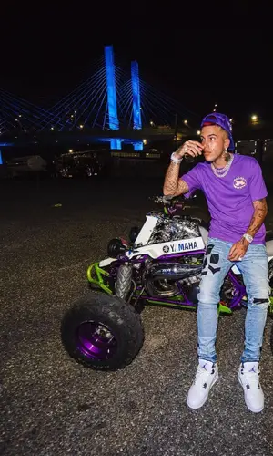 Sfera Ebbasta’s Outfit in Marino Infantry T-Shirt, Amiri Jeans & Jordan Sneakers (2021)