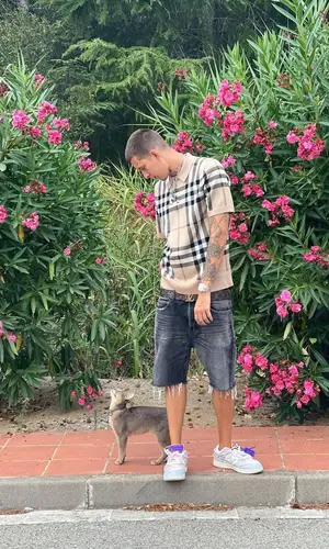 Kizaru’s Outfit in Saint Laurent Shorts, Nike Sneakers & Off-White (2021)