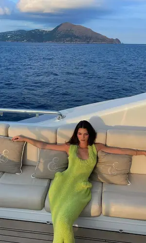 Kendall Jenner’s Outfit in Agmes Jewelry, Bottega Veneta & Monica Vinader (2021)