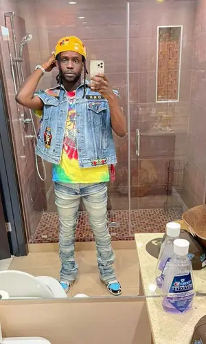 Chief Keef wearing Guns-N-Roses Merch other