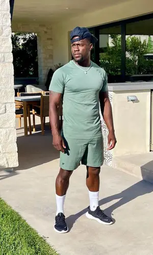 Kevin Hart wearing Fabletics t-shirt