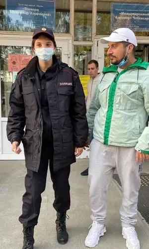 Паша Техник wearing Nike sneakers