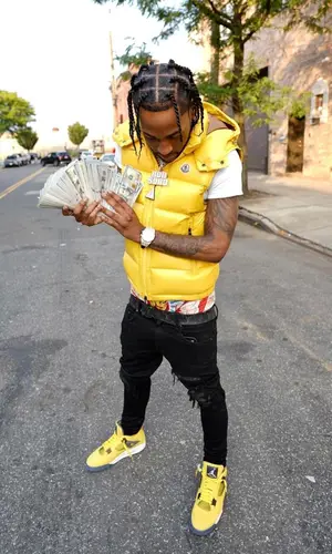 Ron Suno’s Outfit in Moncler Jacket, Amiri Jeans & Louis Vuitton Belt (2021)