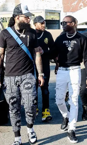 Bobby Shmurda wearing Louis Vuitton belt