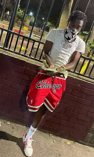 Lil Tjay’s Outfit in Ralph Lauren T-Shirt, Mitchell & Ness Shorts & Casablanca Scarf (2021)