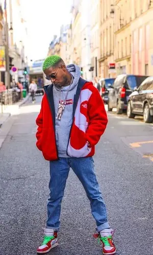 Kid Cudi’s Outfit in Supreme Jacket, Nike Sneakers & Off-White (2021)