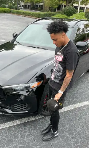 Luh Kel’s Outfit in Amiri Jeans, Alexander McQueen Sneakers & New Era Cap (2021)