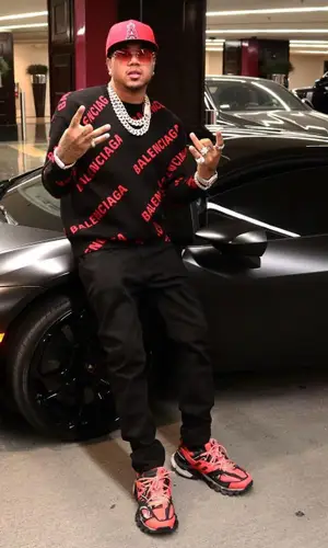 Mazi Vs wearing Cartier eyewear