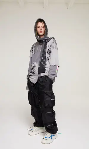 Маленький Ярче wearing Ecobasick top