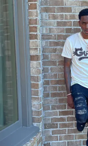 Young Dolph’s Outfit in Gucci T-Shirt, Amiri Jeans & Nike Sneakers (2021)