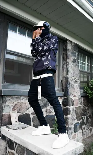 YSN Flow wearing Purple Brand jeans