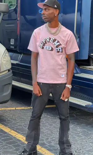 Young Dolph’s Outfit in Supreme T-Shirt, Gallery Dept. Pants & New Era Cap (2021)