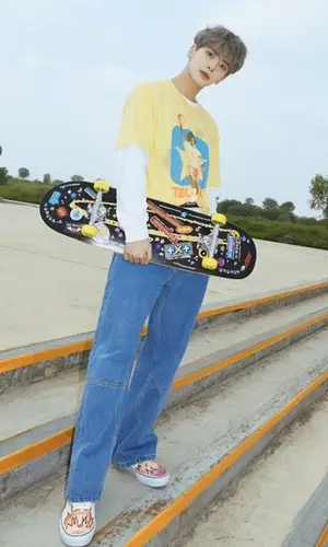 Taehyung wearing Vans sneakers