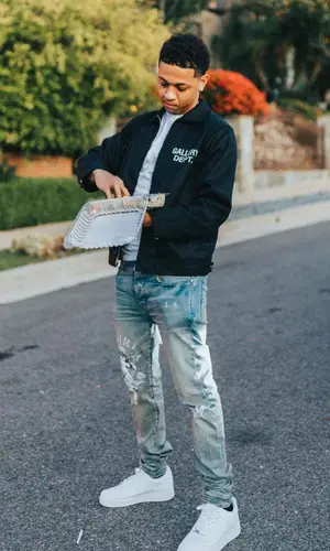 Lil Bibby’s Outfit in Gallery Dept. Jacket, Polo Ralph Lauren T-Shirt & Nike Sneakers (2021)