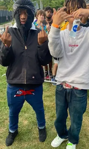 Kashdami’s Outfit in Supreme Sweatshirt, Nike Sneakers & B.B. Simon Belt (2021)