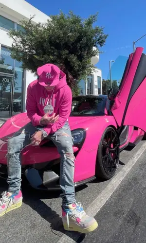 OhGeesy’s Outfit in Amiri Hoodie, Jordan Sneakers & Union Los Angeles (2021)