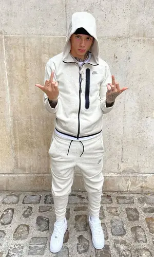 Central Cee’s Outfit in Nike Hoodie & Louis Vuitton Hat (2021)