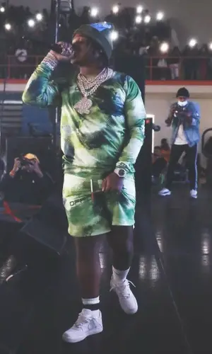 42 Dugg wearing Nike sock