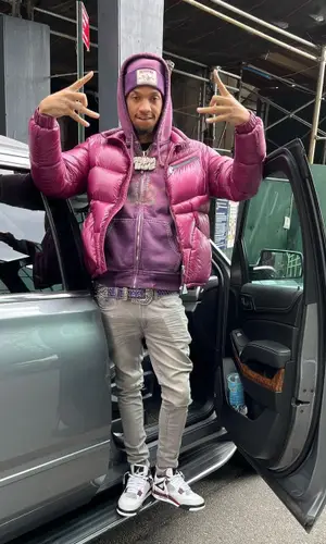Stunna 4 Vegas wearing B.B. Simon belt