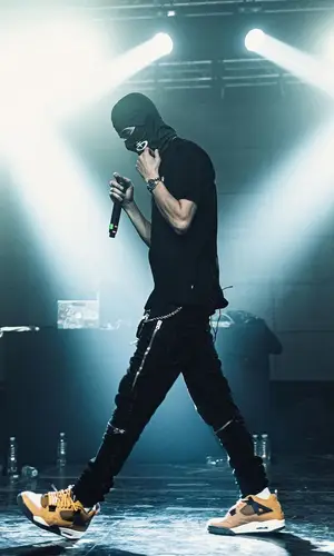 Obladaet’s Outfit in Amiri Jeans, Jordan Sneakers & Obladaet Merch Hat (2021)