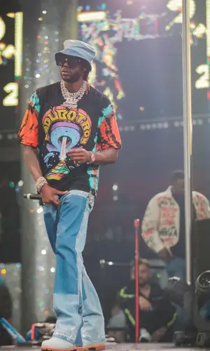 2 Chainz wearing Supreme boots