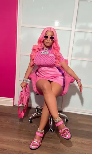 Nicki Minaj’s Outfit in Louis Vuitton Eyewear (2021)
