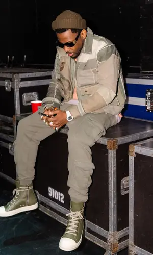 Fabolous wearing Fly Geenius sweatshirt