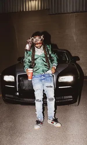 Icewear Vezzo wearing Gucci scarf