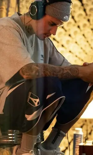 Justin Bieber wearing Nike hat