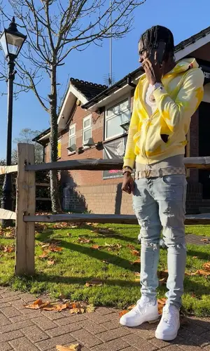 Russ Millions’ Outfit in Bape Hoodie, Amiri Jeans & Louis Vuitton Belt (2021)